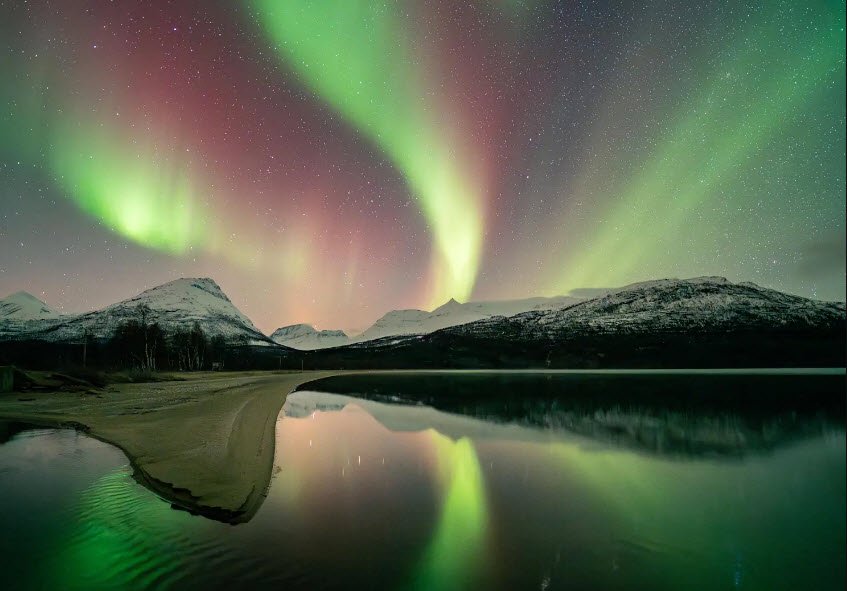Northern Lights Viewing Spots, Lapland (e.g., Inari, Saariselkä, Levi), Finland